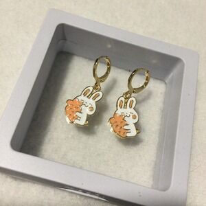 Laminated Gold Bunny Rabbit Dangle Earrings‎ Gold Tone Lever Back Cute  Enamel